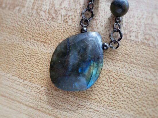 labradorite necklace with organic shapes & tones (17.5") - Image 2