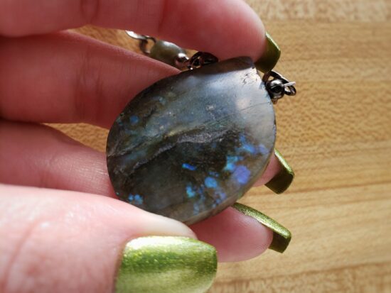labradorite necklace with organic shapes & tones (17.5") - Image 3