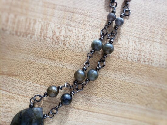labradorite necklace with organic shapes & tones (17.5") - Image 5